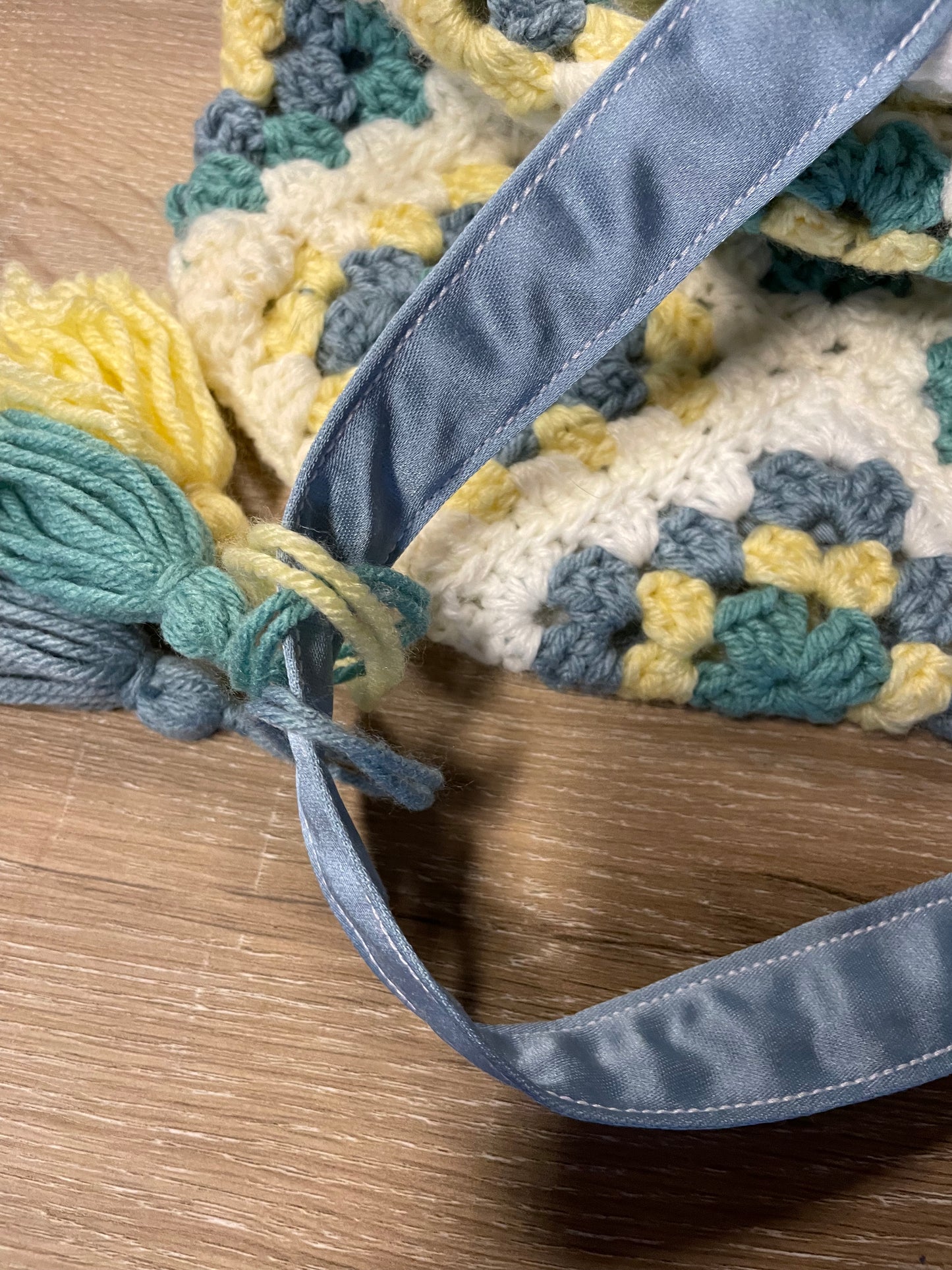 Eco-Friendly and Upcycled Spring Pastel Crochet Granny Square Purse: A Vintage Style Market bag with a stylish and sustainable design