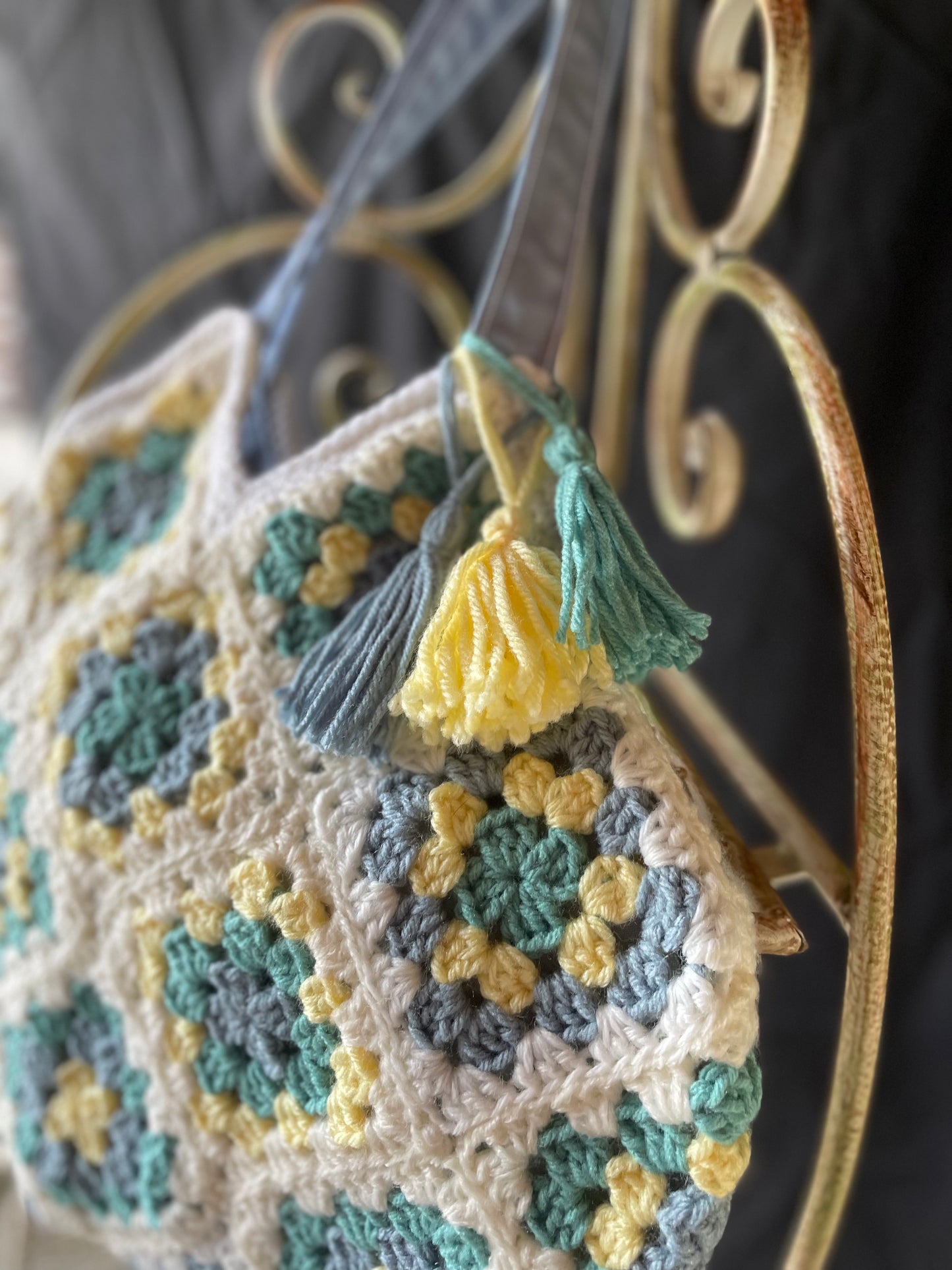 Eco-Friendly and Upcycled Spring Pastel Crochet Granny Square Purse: A Vintage Style Market bag with a stylish and sustainable design