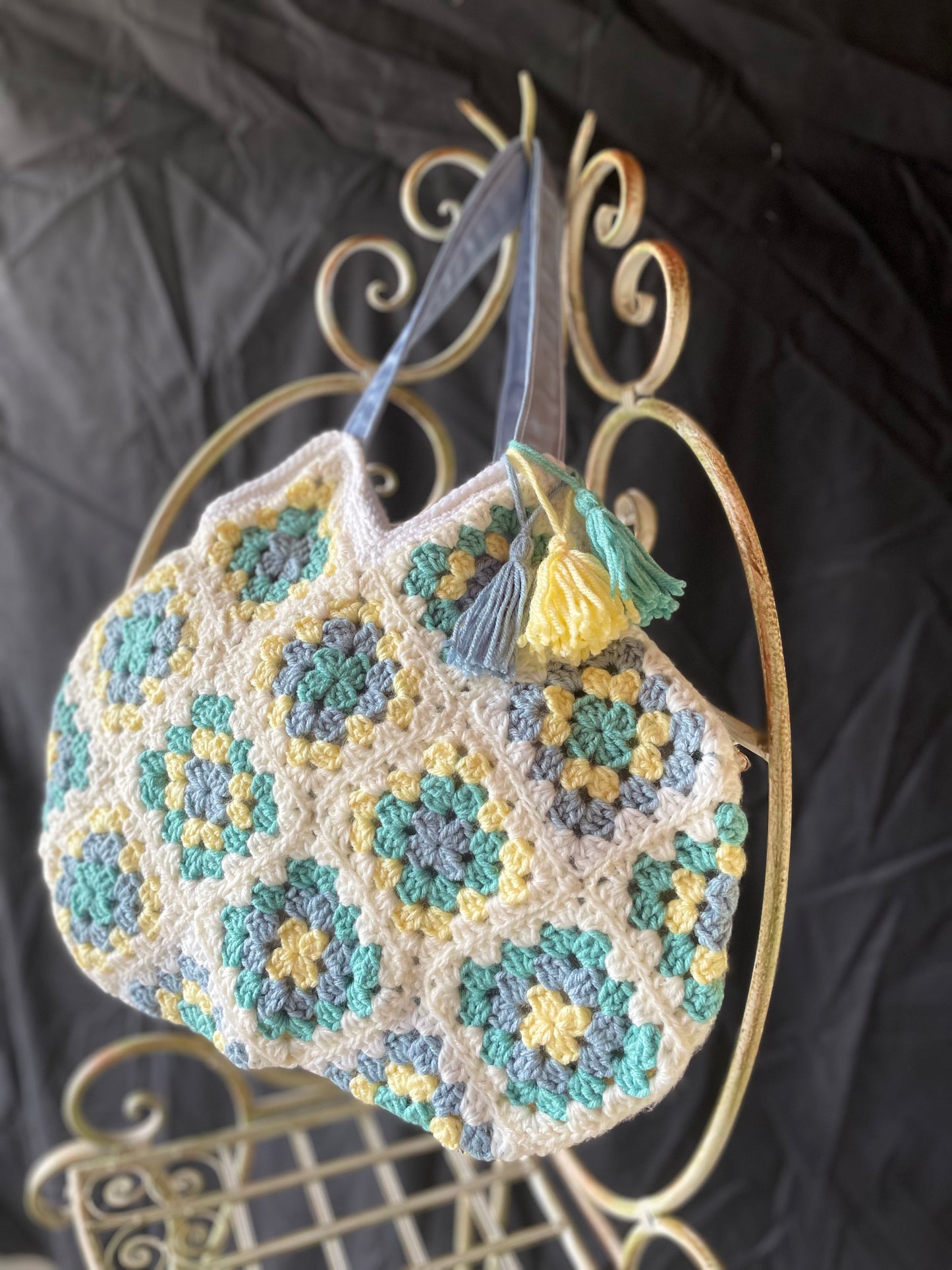 Eco-Friendly and Upcycled Spring Pastel Crochet Granny Square Purse: A Vintage Style Market bag with a stylish and sustainable design