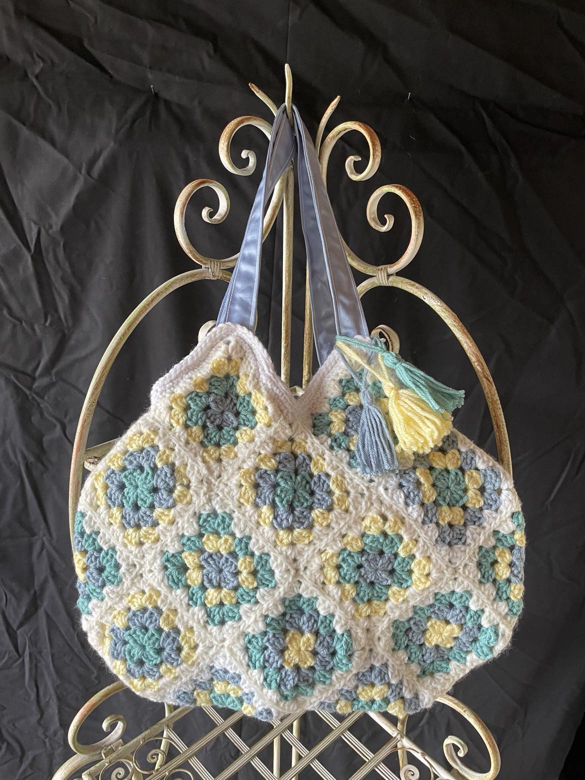 Eco-Friendly and Upcycled Spring Pastel Crochet Granny Square Purse: A Vintage Style Market bag with a stylish and sustainable design