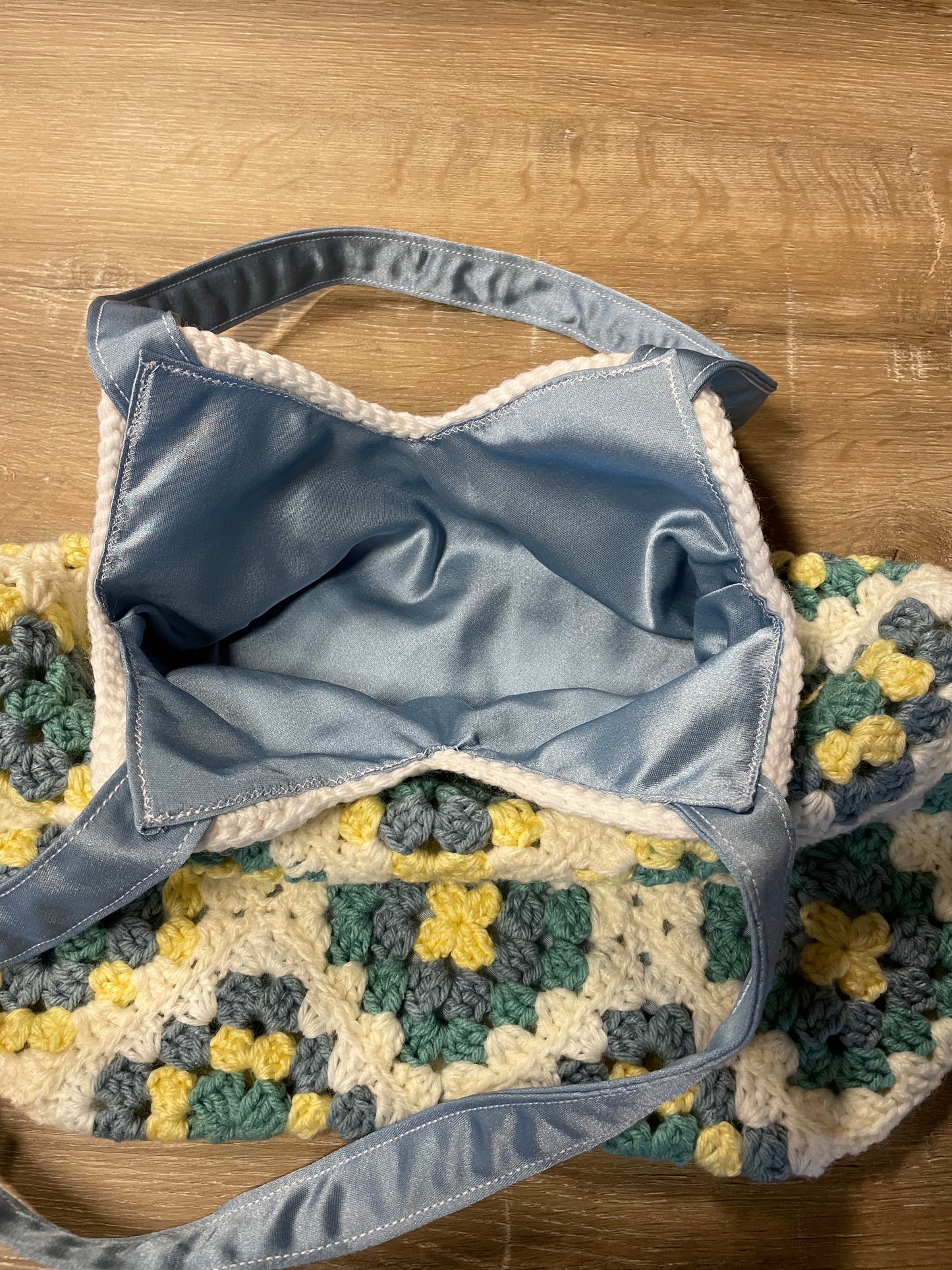 Eco-Friendly and Upcycled Spring Pastel Crochet Granny Square Purse: A Vintage Style Market bag with a stylish and sustainable design